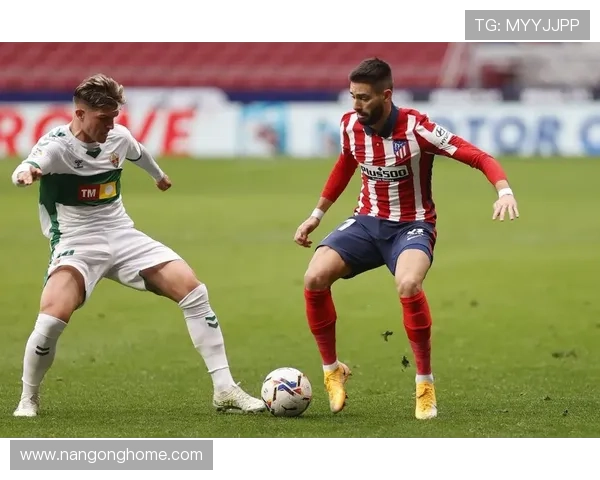 西甲联赛最新动态：巴萨皇马争冠白热化，塞维利亚遭遇连败困境